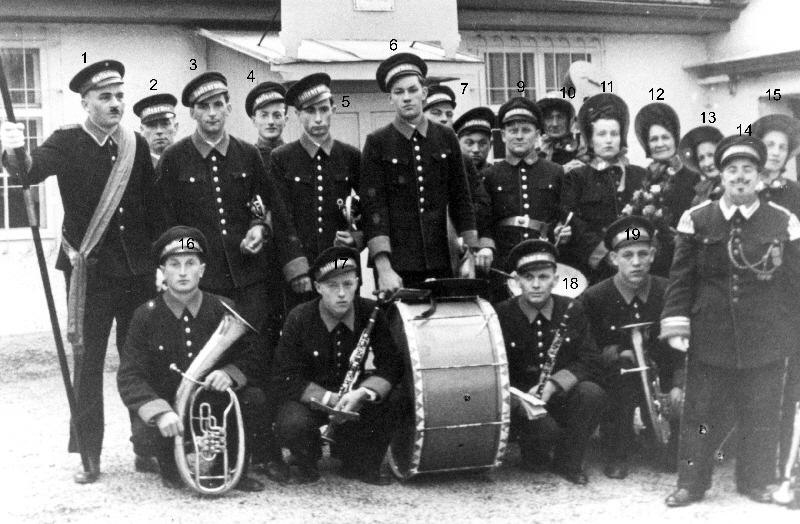 Fasnetgruppe Heilsarmee mit Musik um 1949 nummeriert