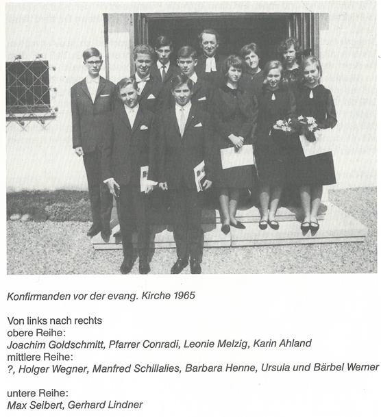 Konfirmanden vor der evang Kirche 1965 S 123 Heft 8 HBl g1