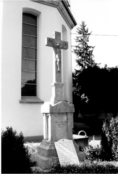 Kreuz auf dem Friedhof in Kippenhausen original